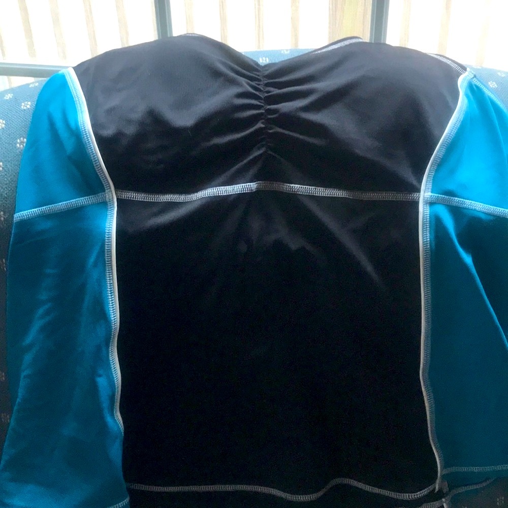 LANDS END sport top built in bra black blue